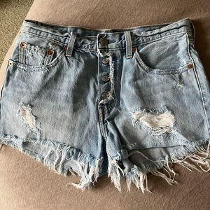 Light wash distressed 501 Levi’s